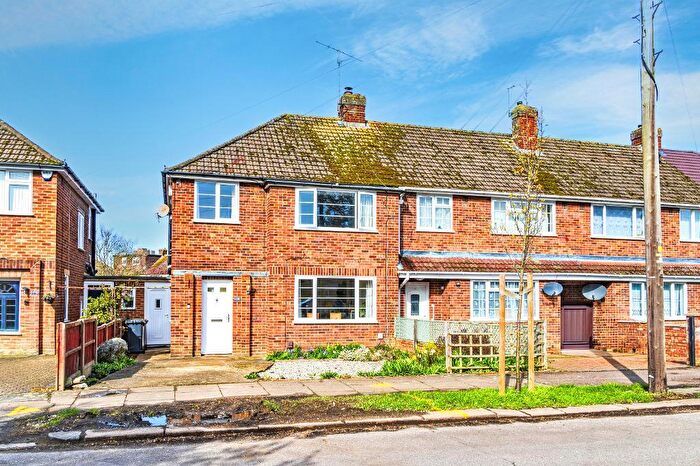 3 Bedroom End Of Terrace House For Sale In Aylesbury Rd, Bedford, MK41