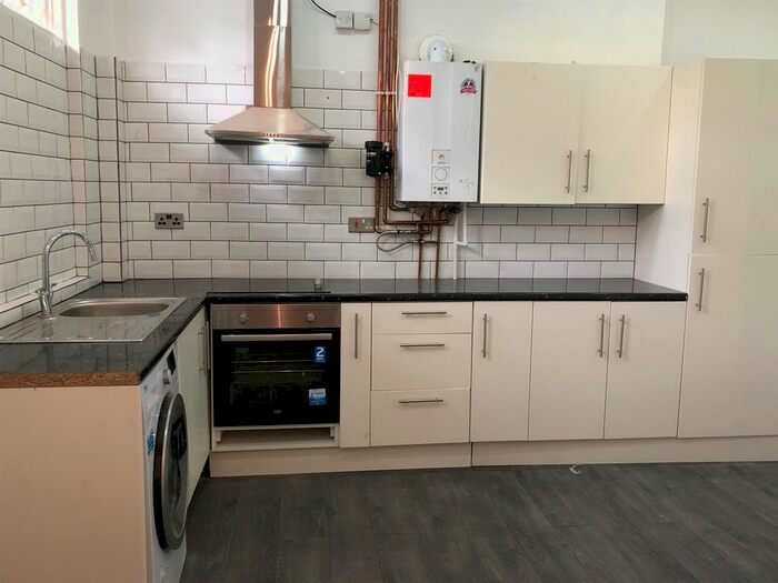 6 Bedroom Semi-Detached House To Rent In Bristol Road, Selly Oak, Birmingham, B29