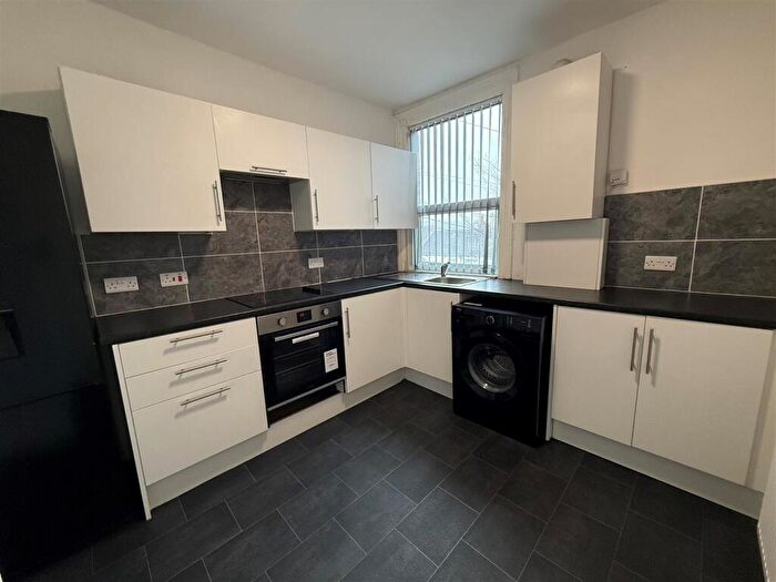 2 Bedroom Flat To Rent In Meanwood Road, Leeds, LS6