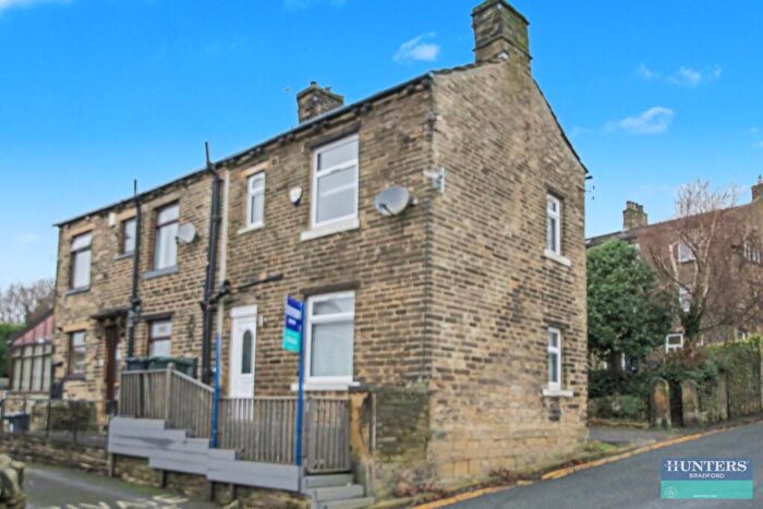2 Bedroom End Of Terrace House For Sale In Moorside Road Bradford, West Yorkshire, BD2