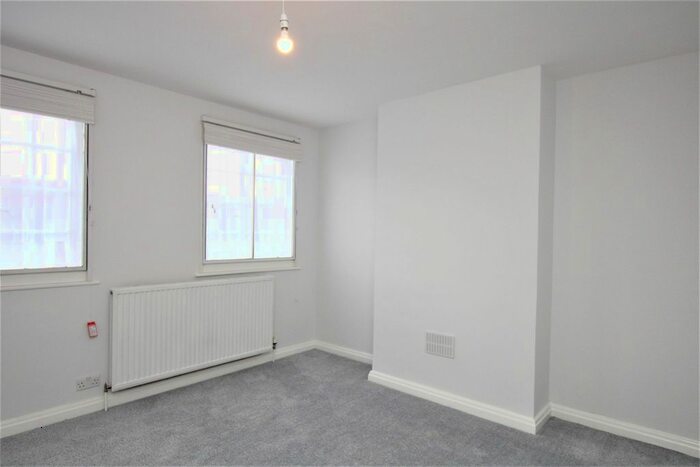 2 Bedroom Flat To Rent In The Market Place, Hampstead Garden Suburb, NW11