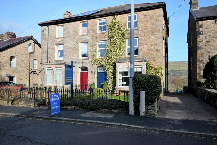 8 Bedroom Semi-Detached House For Sale In 6 Burtersett Rd, Hawes DL8