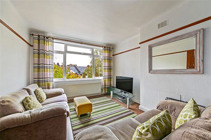 1 Bedroom Flat For Sale In Crown Road, St Margarets, Twickenham, TW1