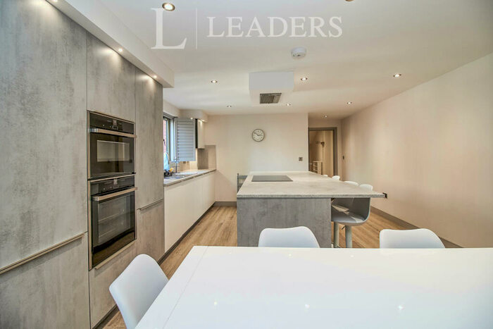 3 Bedroom Flat To Rent In Park Edge, The Park, NG7