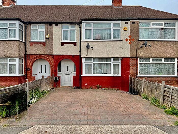 3 Bedroom Terraced House For Sale In Cheddar Waye, Hayes, UB4