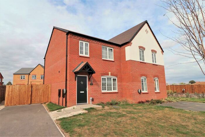 3 Bedroom Semi-Detached House To Rent In St Oggs Way, Nuneaton, CV11