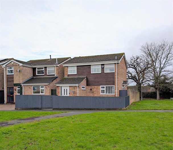 3 Bedroom Detached House For Sale In Poplar Close, Gloucester, GL1