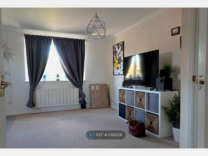 1 Bedroom Flat To Rent In Knatchbull Close, Romsey, SO51