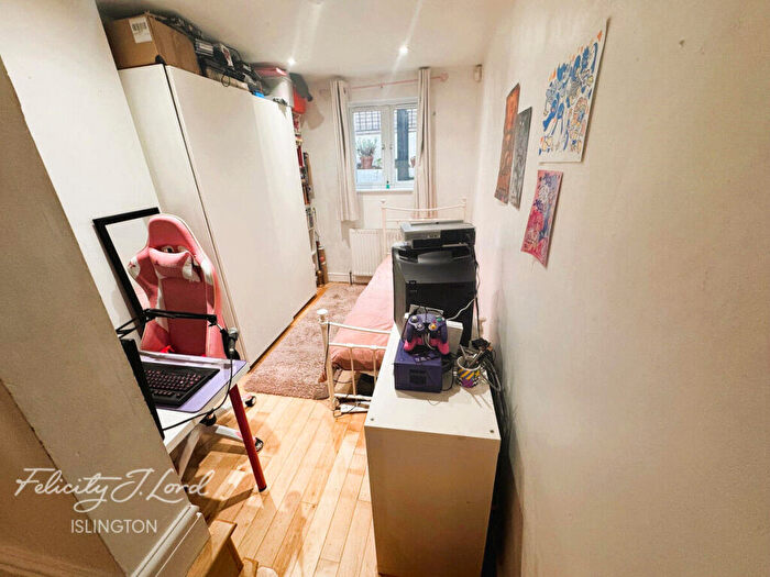 2 Bedroom Flat To Rent In Axminster Road, London, N7