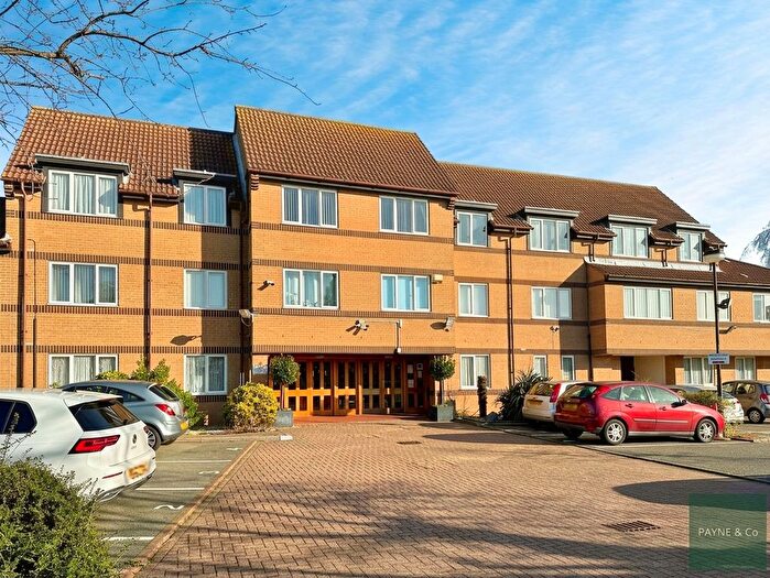 1 Bedroom Property For Sale In Beehive Lane, Ilford, IG4