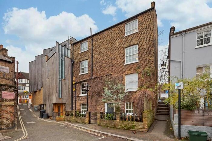 4 Bedroom Property To Rent In Pond Square, London, N6