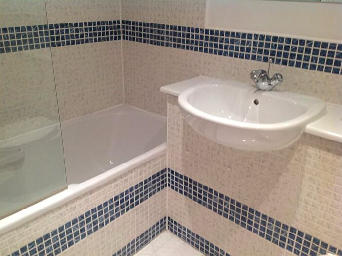 2 Bedroom Apartment To Rent In Quebec Quay, Liverpool, L3