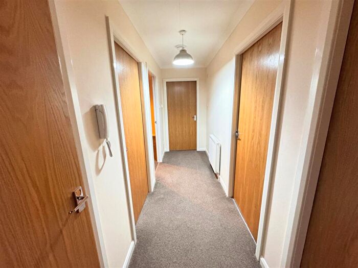 2 Bedroom Flat To Rent In Caledonian Gate, Coatbridge, ML5