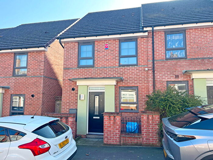 2 Bedroom End Of Terrace House For Sale In Unett Street, Smethwick, West Midlands, B66