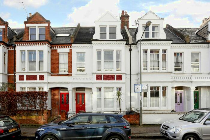 2 Bedroom Flat To Rent In Chelverton Road, London, SW15