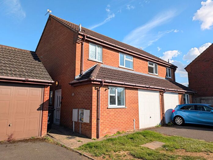 3 Bedroom Semi-Detached House To Rent In Barlow Court, Burton Latimer, NN15