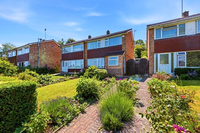 3 Bedroom Semi-Detached House For Sale In Mancroft Road, Aley Green, Luton, Bedfordshire, LU1