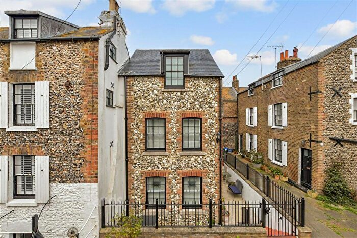 2 Bedroom End Of Terrace House For Sale In Union Square, Broadstairs, Kent, CT10