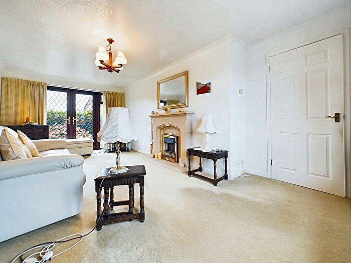 3 Bedroom Bungalow For Sale In Bramshill Rise, Walton, Chesterfield, S40