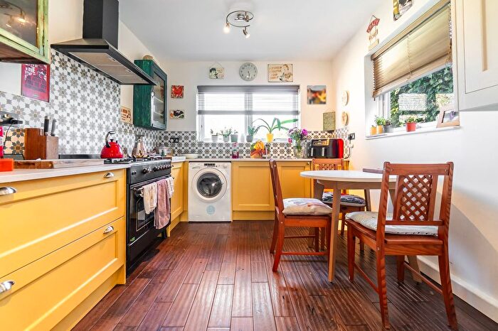 3 Bedroom Semi-detached House For Sale In Belvoir Drive, Leicester, LE2