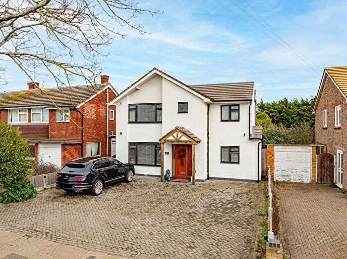 4 Bedroom Detached House For Sale In Maplin Way, Southend-On-Sea, SS1