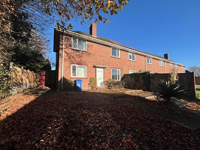 4 Bedroom Semi-Detached House To Rent In Grasmere Close, Norwich, NR5