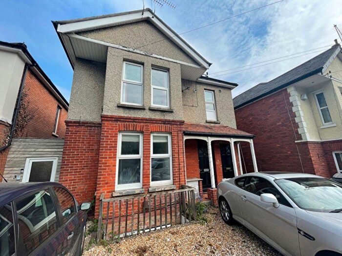 2 Bedroom Flat To Rent In Maxwell Road, Charminster (), P07