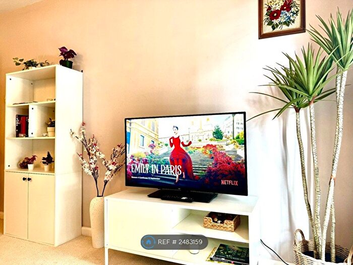 1 Bedroom Flat To Rent In Towergate, London, SE1