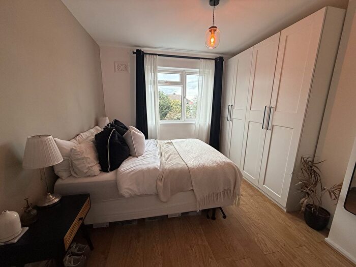 3 Bedroom Semi-Detached House For Sale In Cranbourne Road, Patchway, BS34