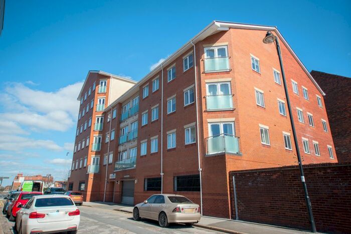 2 Bedroom Flat To Rent In Old Harbour Court, Hull, HU2