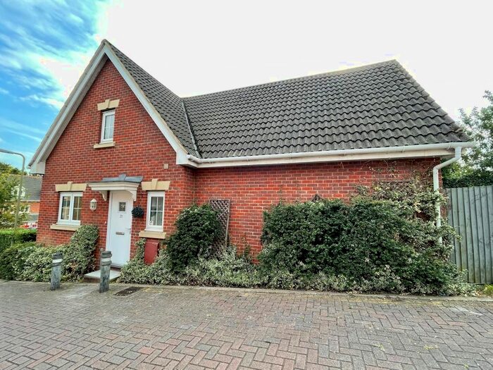 3 Bedroom Detached House To Rent In Park Mews, Park Gate, Southampton SO31