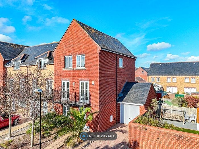 4 Bedroom End Of Terrace House To Rent In Creedy Drive, Christchurch, BH23