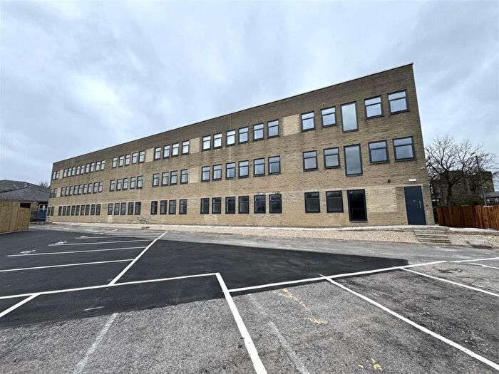 1 Bedroom Apartment To Rent In Spring Hall Lane, Halifax, HX1