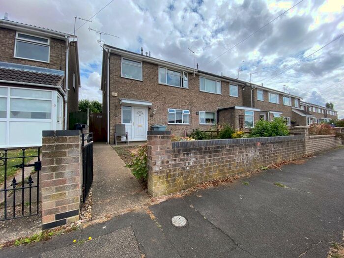 3 Bedroom Semi-Detached House For Sale In Fifth Avenue, Grantham, NG31