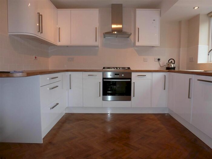 4 Bedroom Property To Rent In St. Marks Mews, Leamington Spa, CV32