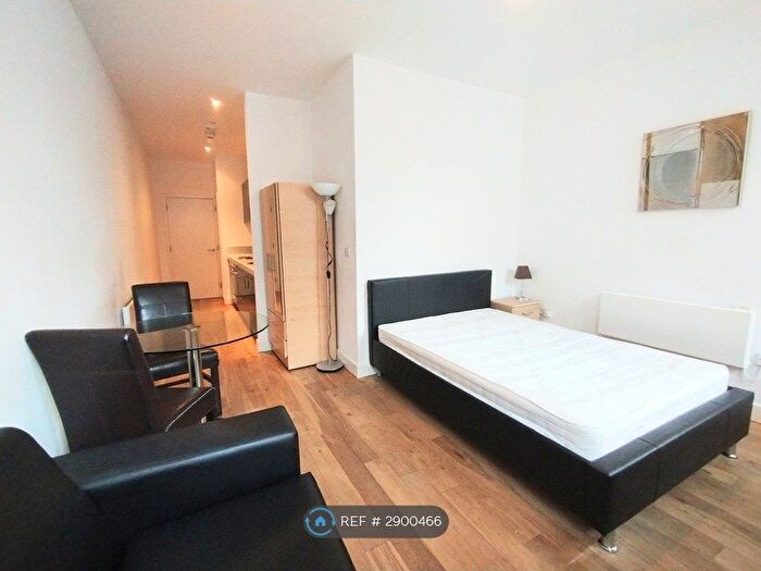Studio To Rent In Hanover House, Bradford, BD1
