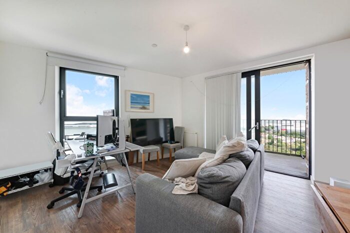 1 Bedroom Flat For Sale In Kingfisher Heights, London, E16