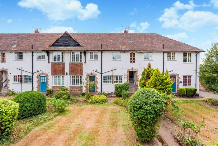 2 Bedroom Maisonette To Rent In Queens Road, Weybridge, KT13