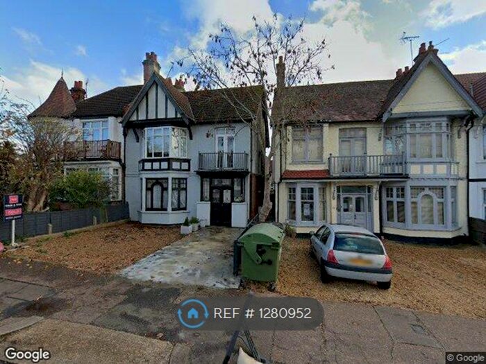 Studio To Rent In Crowstone Avenue, Westcliff-On-Sea SS0