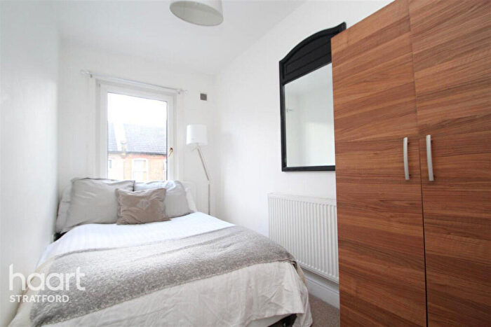 3 Bedroom Flat To Rent In Chesterton Terrace, London, E13