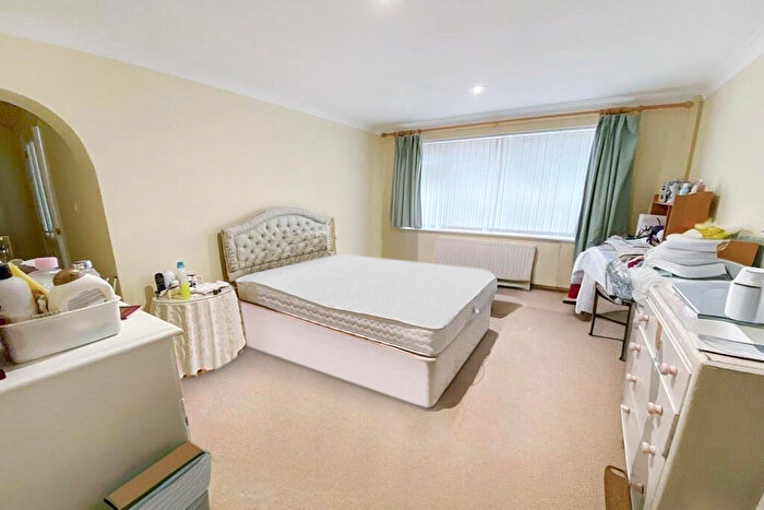 2 Bedroom Bungalow For Sale In Glenwood Close, West Moors, Ferndown, Dorset, BH22