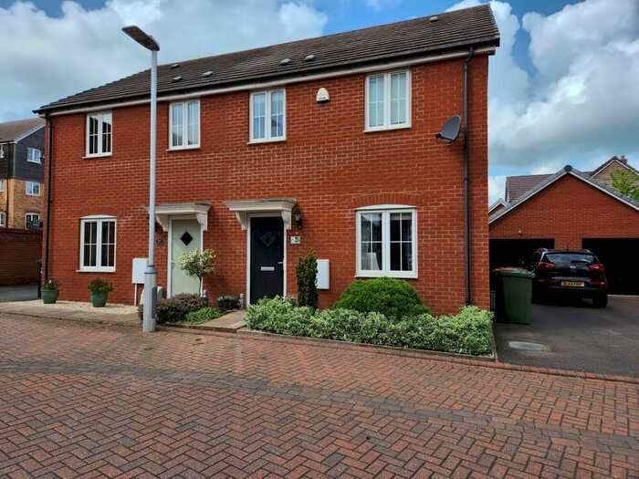 3 Bedroom Semi-Detached House To Rent In Bacchus Gardens, Leighton Buzzard, LU7