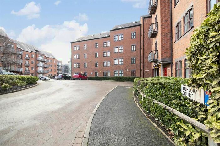 2 Bedroom Flat To Rent In Turlow Court, Leeds, West Yorkshire, LS9