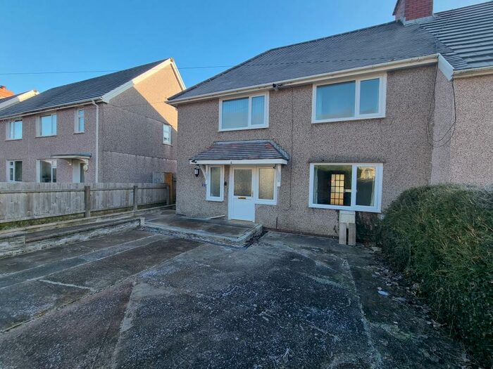 3 Bedroom Semi-Detached House To Rent In Penygrug, Ystalyfera, SA9
