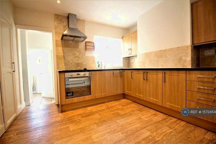 3 Bedroom Terraced House To Rent In Bournemouth Park Road, Southend-On-Sea, SS2