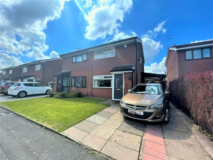 Houses for sale & to rent in SK6 1DE, Hayfield Road, Bredbury And