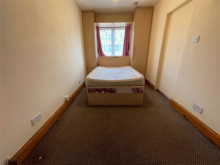 1 Bedroom Flat To Rent In Lees Road, Hillingdon, Middlesex UB8