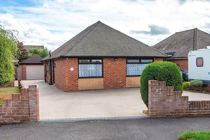 3 Bedroom Detached Bungalow For Sale In Barnsfield Crescent, Totton, SO40