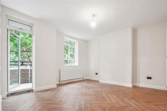 3 Bedroom Flat For Sale In Huntsman Street, Walworth, SE17