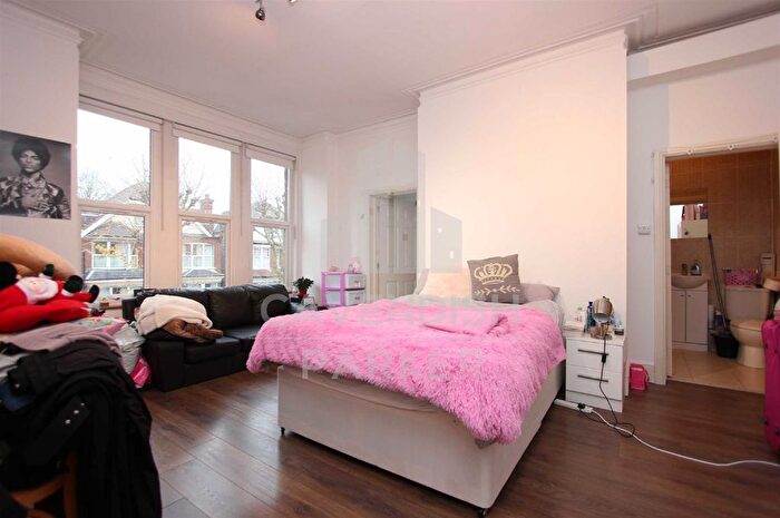 Studio To Rent In Princes Avenue, Muswell Hill, London, N10
